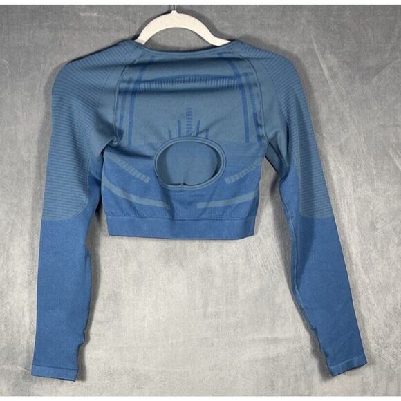 Gymshark Crop Top Long Sleeve Athletic Top Blue Size Small Cut Out Back - Picture 2 of 5